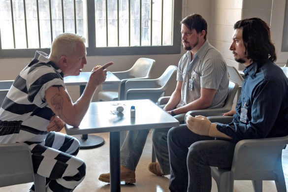 Daniel Craig talking to Channing Tatum and Adam Driver in LOGAN LUCKY.
