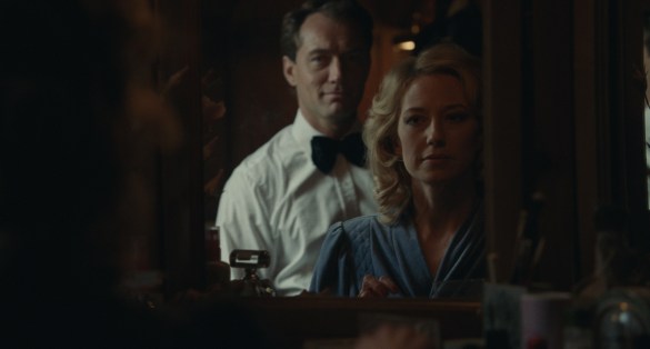 Jude Law and Carrie Coon in film The Nest